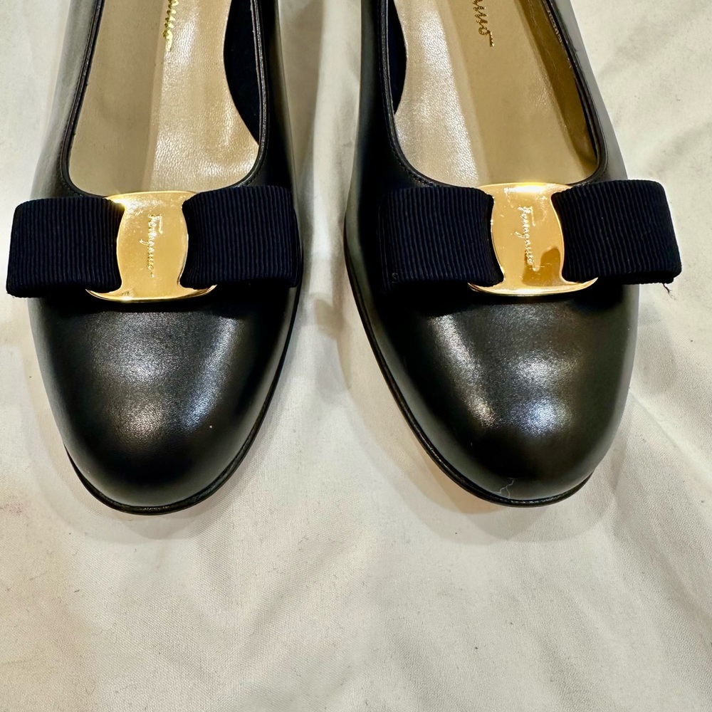 Salvatore Ferragamo Boutique Vara  Women's Shoes with Gold Accent